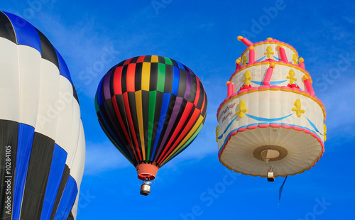 Kuchenballon und Regenbogenballon