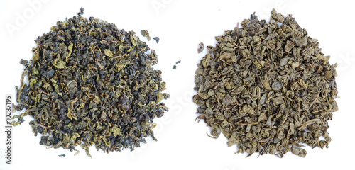 Two kinds of aromatic tea leaves - oolong and green tea.