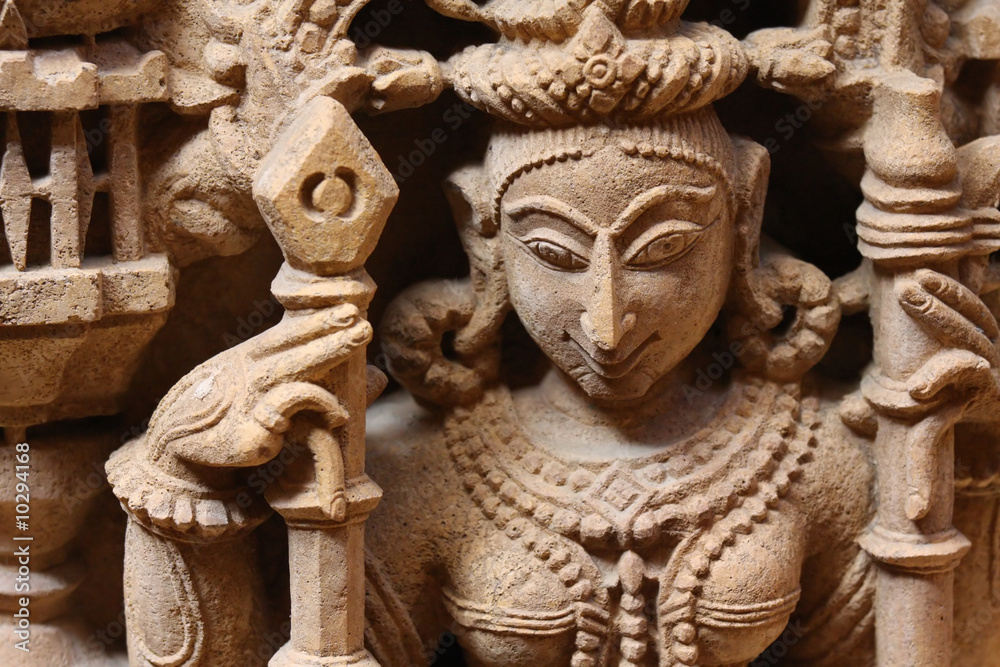 Obraz premium Ancient statue in Jain temple in Rajasthan India