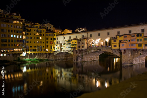 Ponte Vecchio in Florence at night. Italy, 2008. © Sailorr