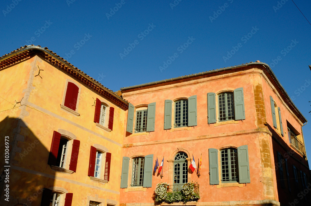 Le mairie de roussillon dans le lubéron