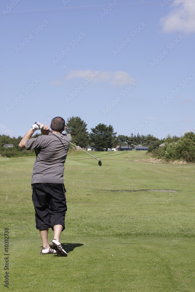 golf player during a sunny day