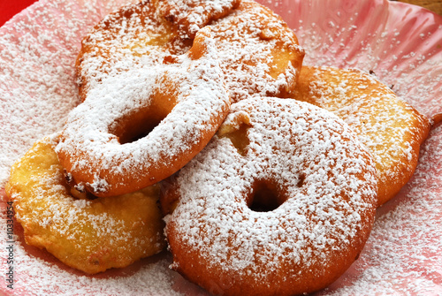 Frittelle di mele al moscato - Dolci tradizionali - Lombardia photo