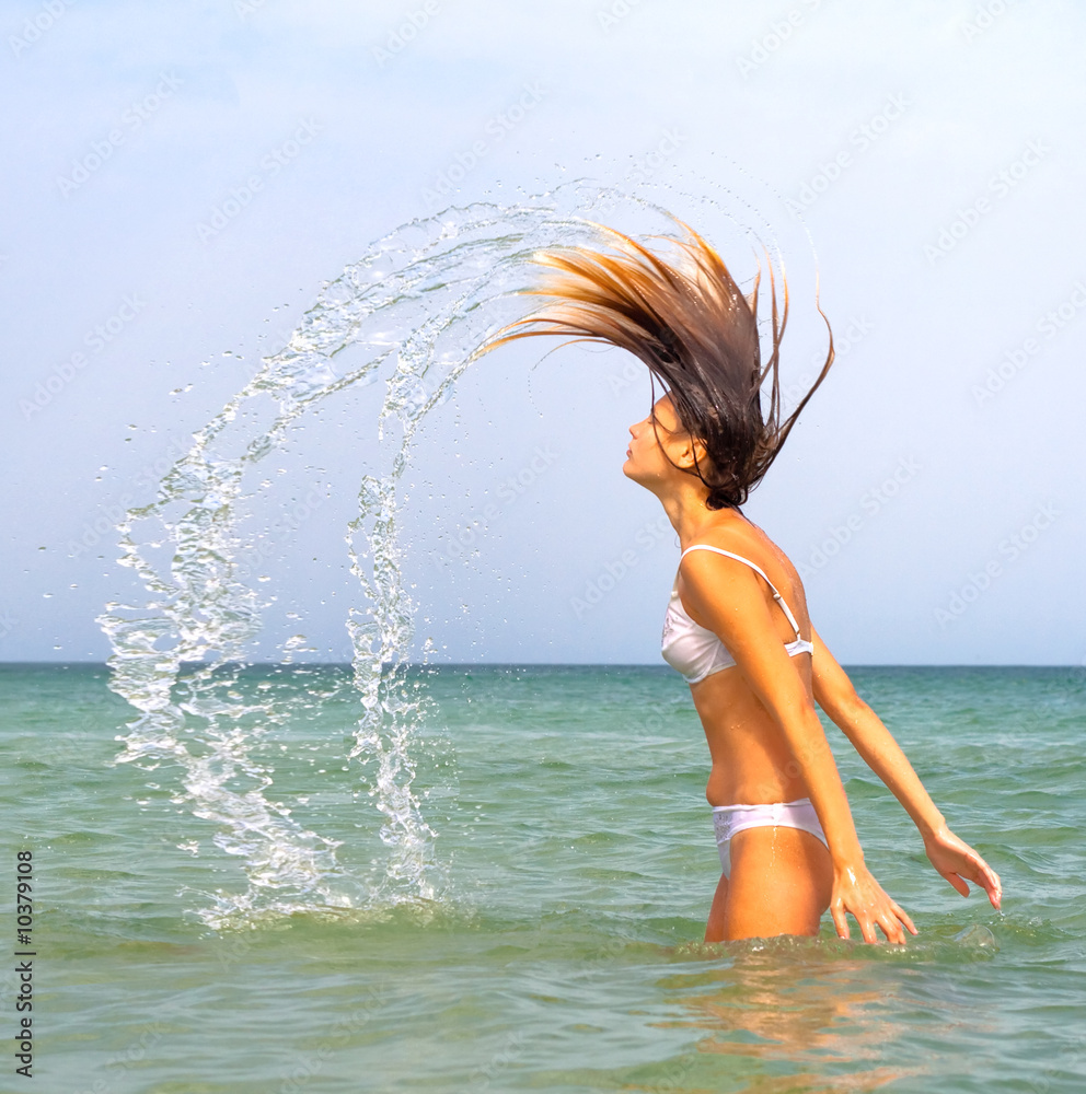 Naklejka premium my hair burst from water
