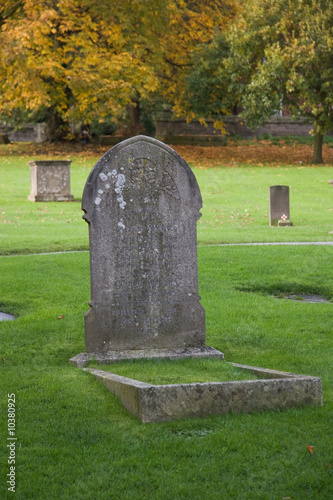 Pierre tombale marquée par le temps