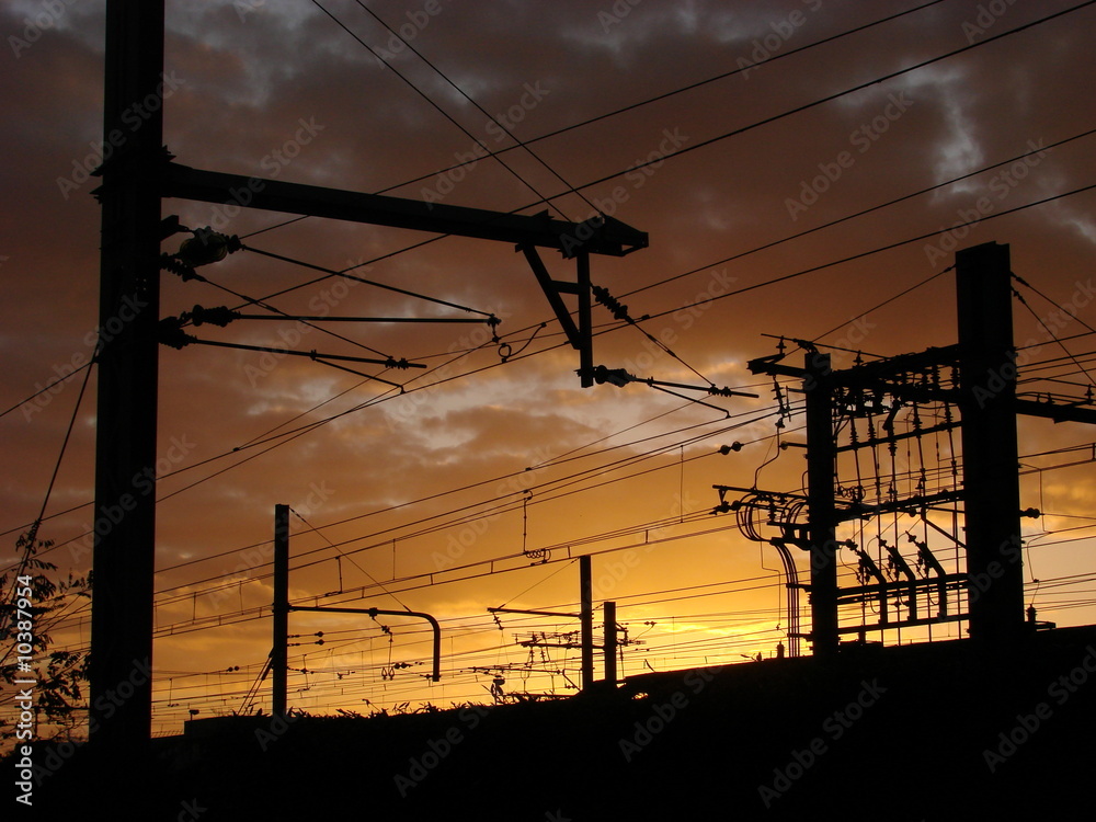 Obraz premium Caténaires au crépuscule