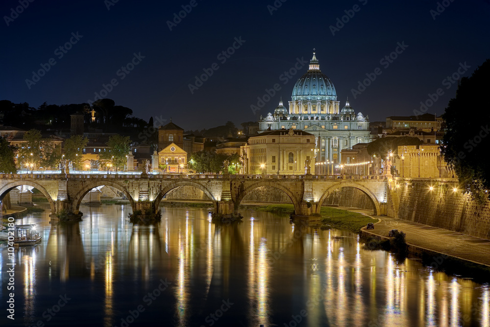 Petersdom in Rom Blick über Tiber bei Nacht