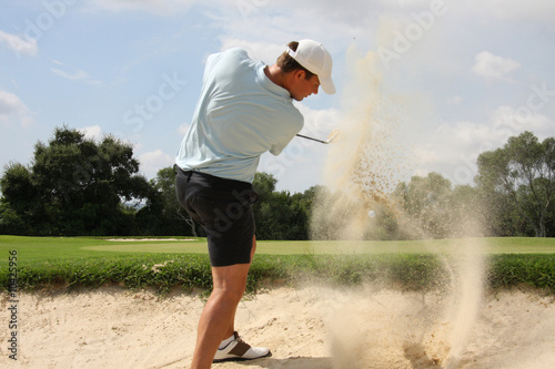 Golf - Golfspieler im Sandbunker