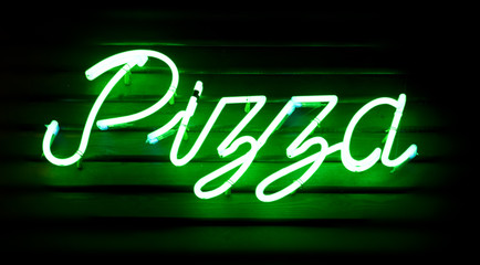 Fototapete Pizzeria Pizza-Schriftzug an Pizzeria-Wand  © Heorshe