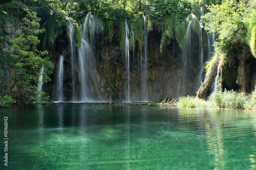 Fototapeta Naklejka Na Ścianę i Meble -  Waterfall in the Plitvice National Park UNESCO World Heritage.