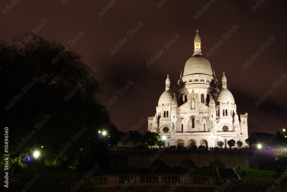 night view of basilika Sacre Couer, Paris, France.