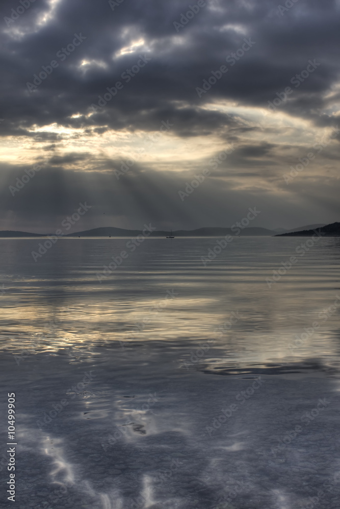 Hdr photo of calm sea on sunset