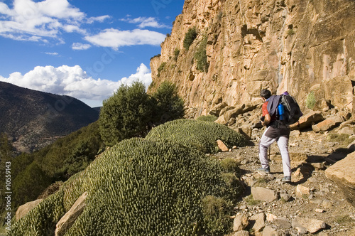 Senderista en el Medio Atlas, Marruecos