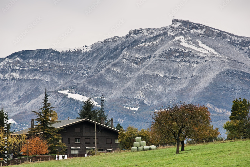 Paysage de Savoie en automne