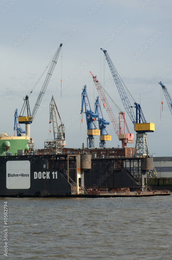 Ein Dock im Containerhafen