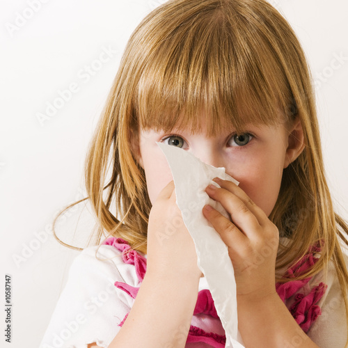 Fotografia little girl with handkerchief front