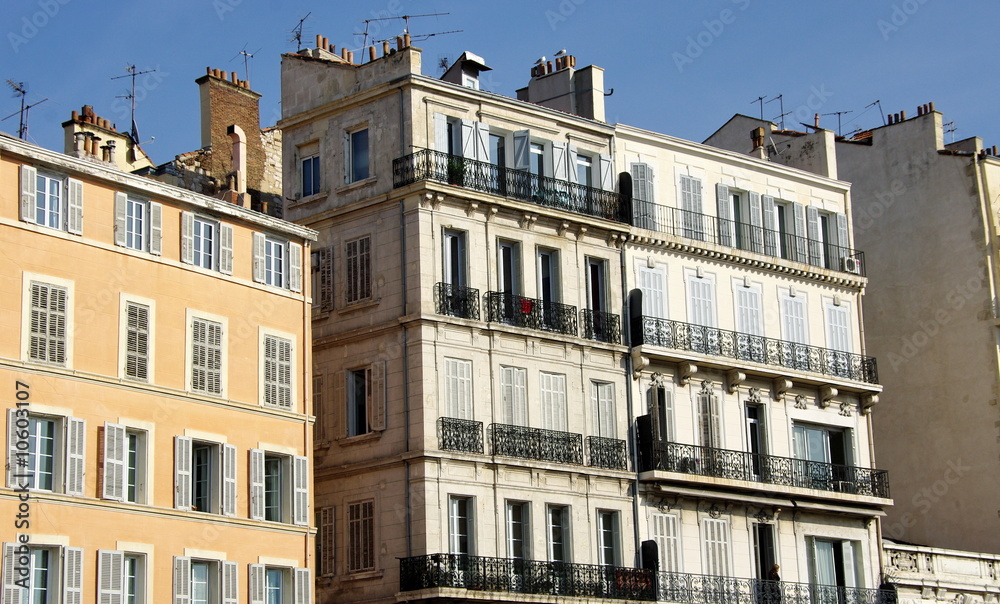 Immeubles dans une rue de Marseille. France.
