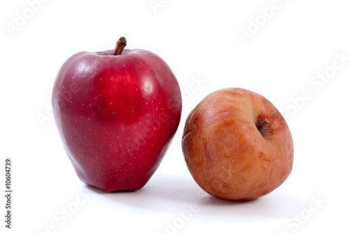 фотографія Fresh red and brown rotten apples