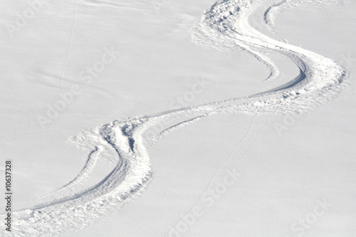 Photos Skispuren im Pulverschnee