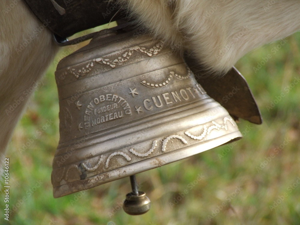 cloche vache comtoise jurassienne Photos | Adobe Stock