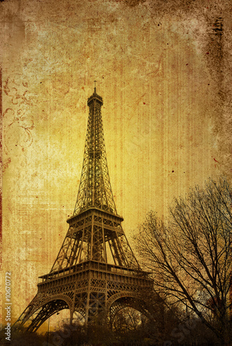 The Eiffel Tower in nightfall