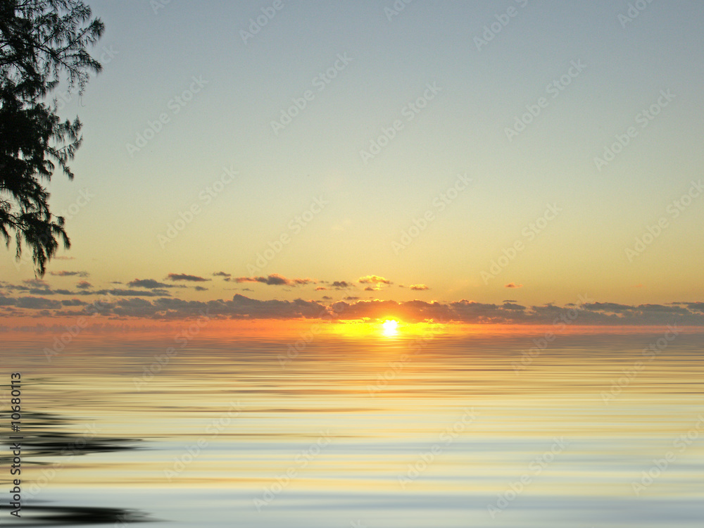 Fototapeta premium coucher de soleil par temps calme et clair