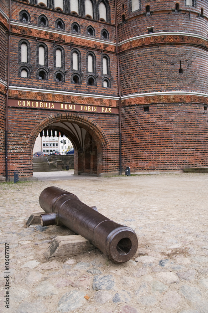gun barrel by the Holsten Gate