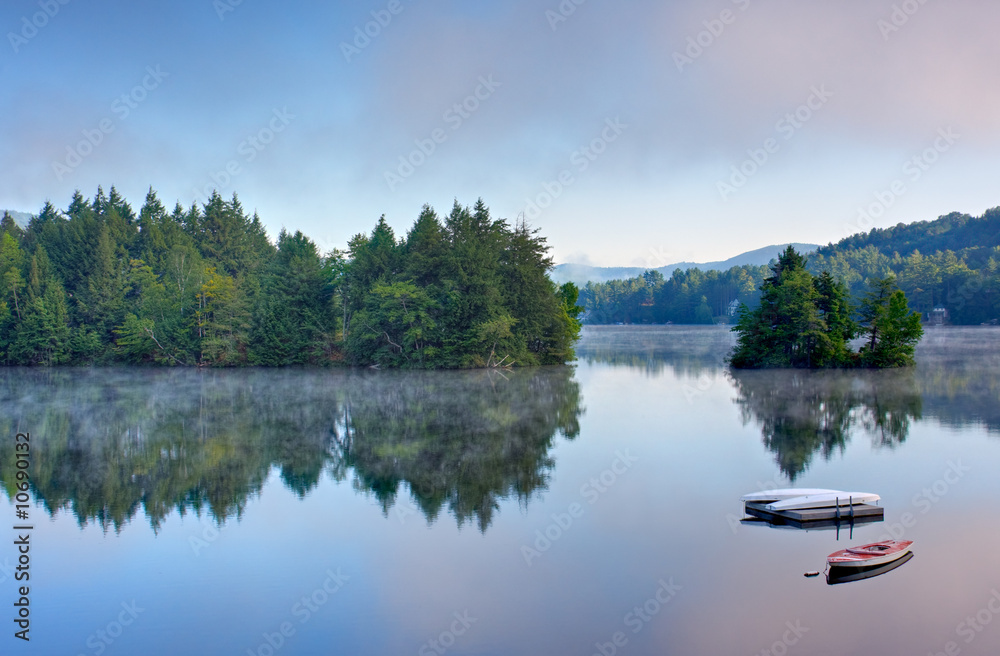 Naklejka premium Mountain Lake in the Morning