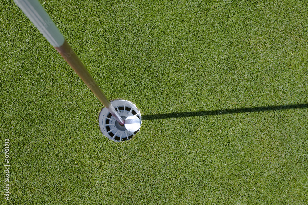 Obraz premium Eingelochter Golfball