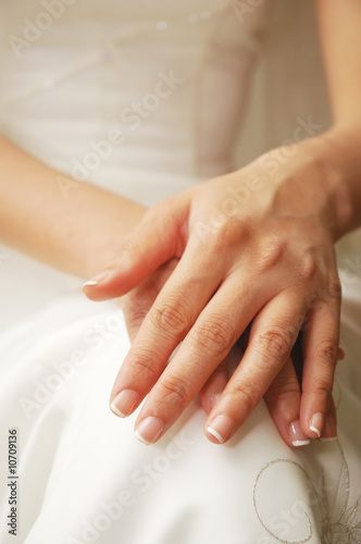 Wallpaper Mural Bride's Hand Torontodigital.ca