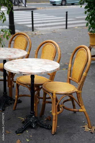 street cafe in Paris © Offscreen