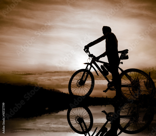 Fototapeta Naklejka Na Ścianę i Meble -  silhouette of biker