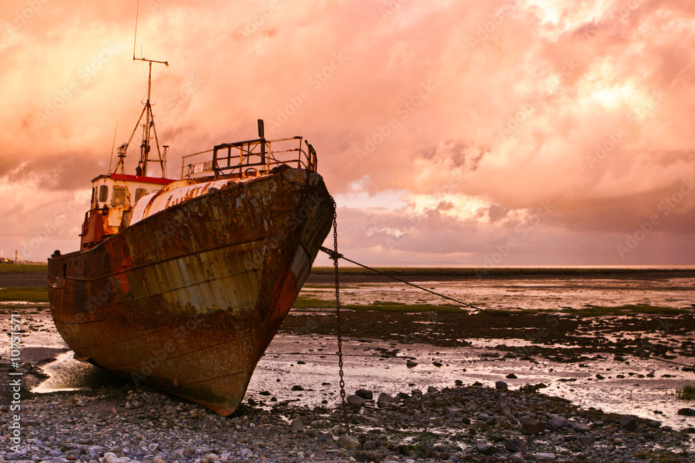 Fototapeta premium Old fishing boat in Rumpside