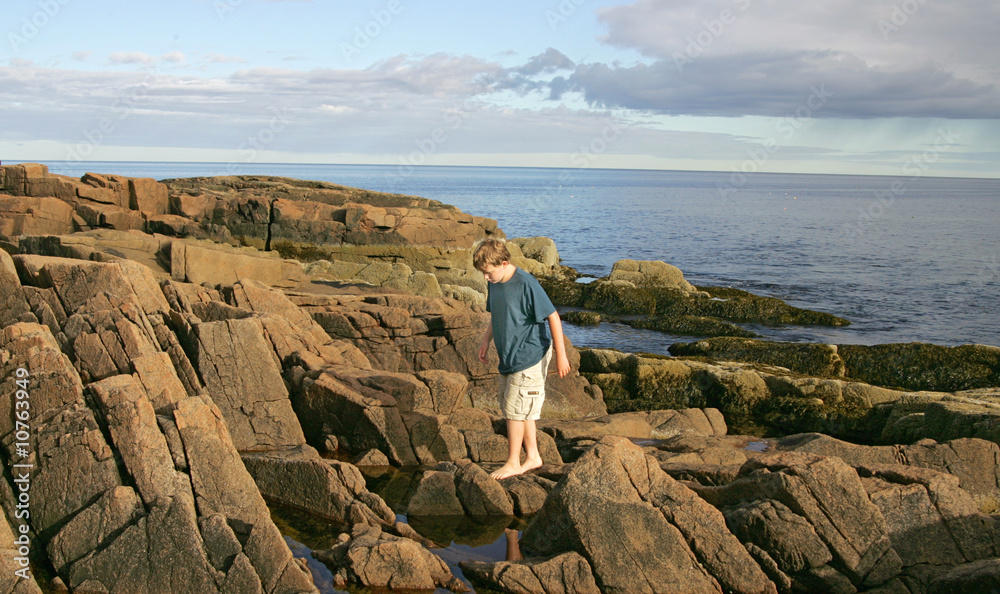 Fototapeta premium boy hiking on the rocks
