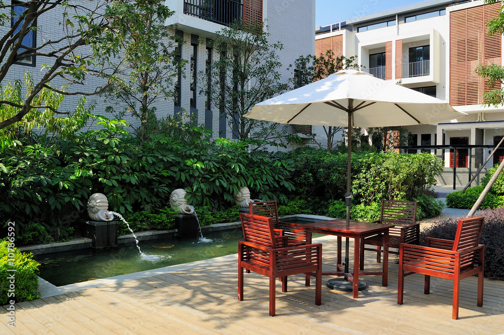 Fototapeta premium Central small garden with table and chairs
