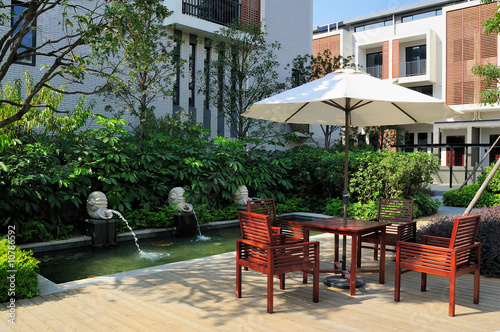 Central small garden with table and chairs © rodho