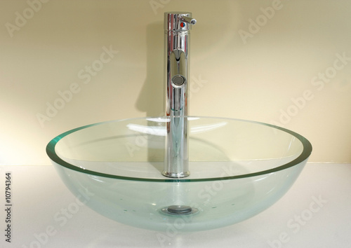 Vasque en verre avec mitigeur