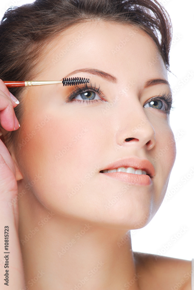 applying mascara using lash brush applying mascara using lash brush