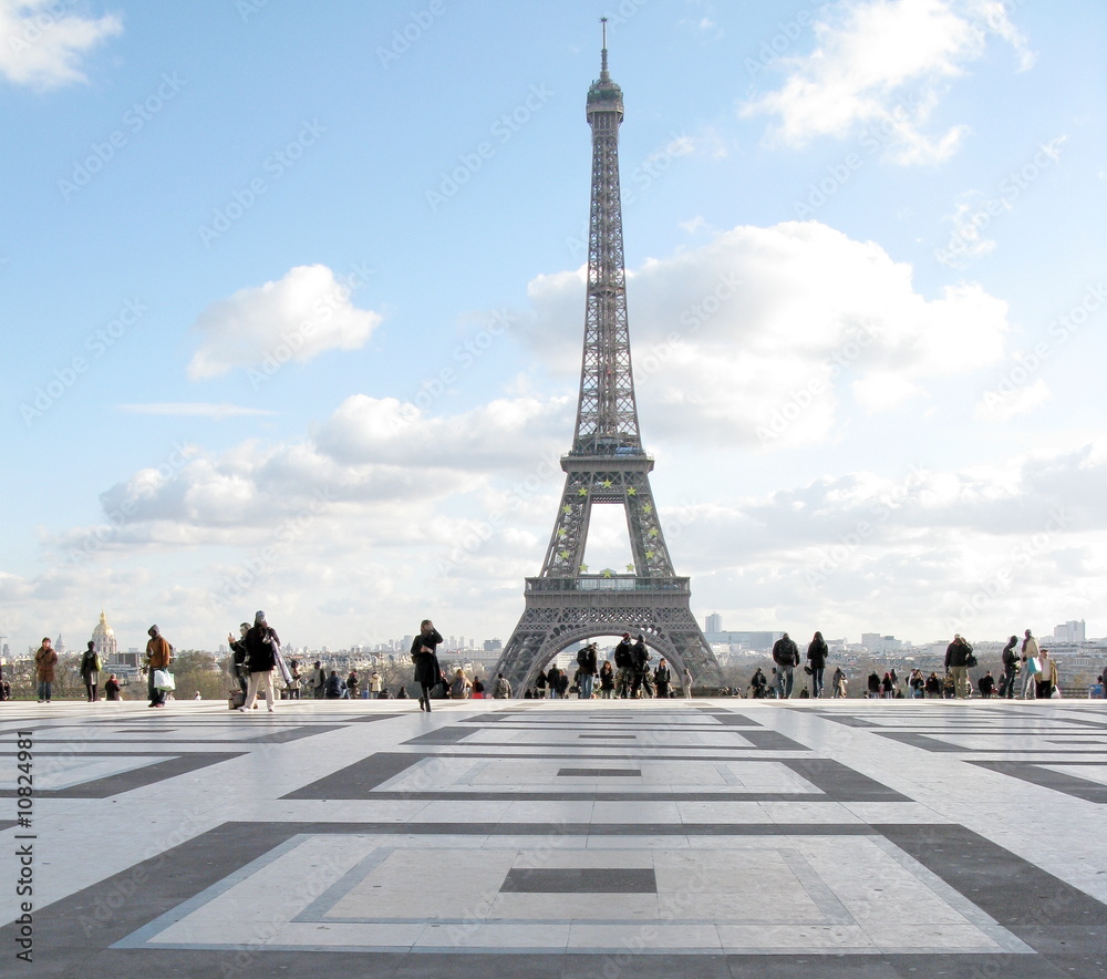Esplanade du Trocadero, Tour Eiffel, France.