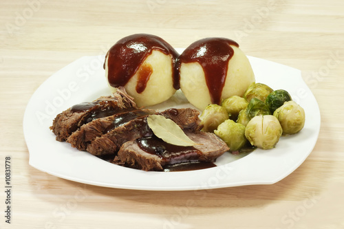 Rinderbraten mit Knoedel photo