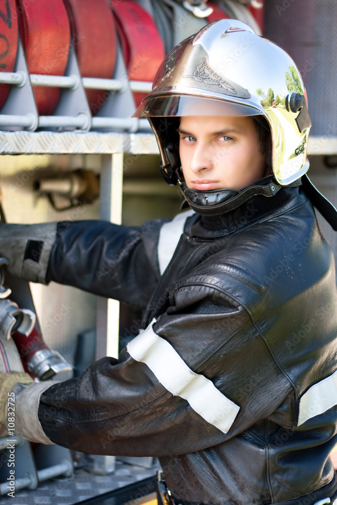 Fototapeta premium portrait sapeur pompier français