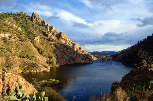 Lake in the mountain, little dam © Marta P. (Milacroft)