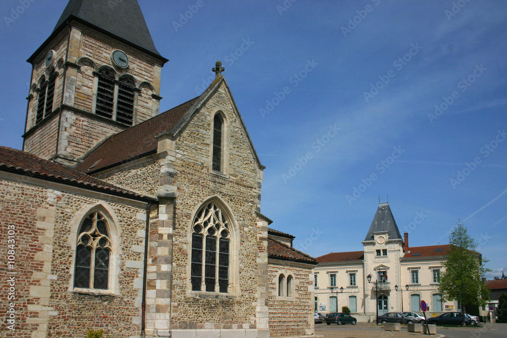Villars-les-dombes - L'église et la mairie