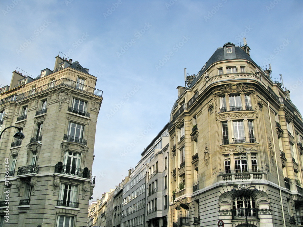 Fototapeta premium Immeubles de pierre dans les rues de Paris.
