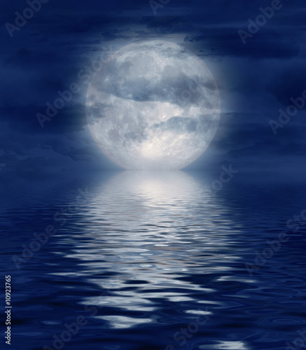 Vollmond am Wasser