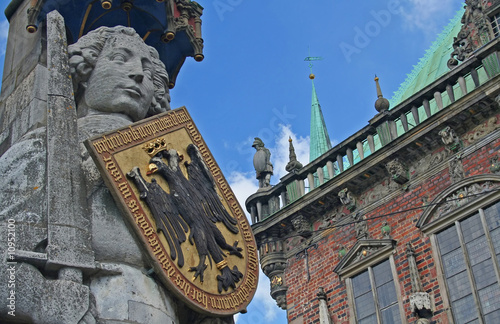 Roland mit Bremer Rathaus photo