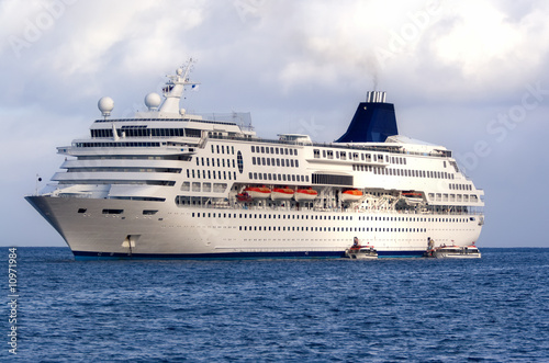Fototapeta Naklejka Na Ścianę i Meble -  Large Cruise Ship at Sea