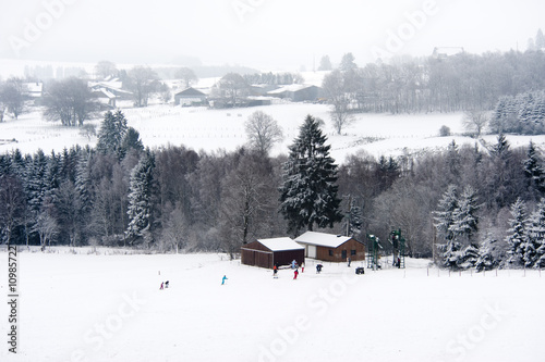 winter landscape with people skiing © Eric Gevaert