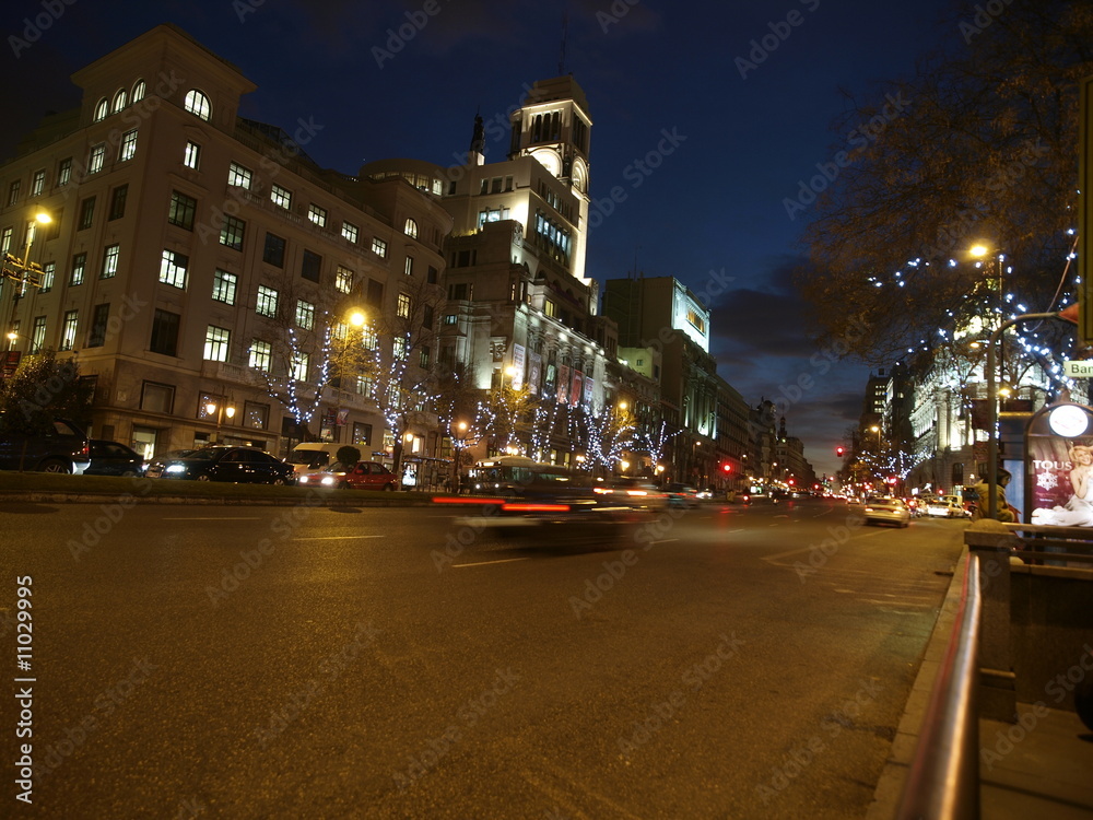 Anochecer en Madrid con luces de Navidad