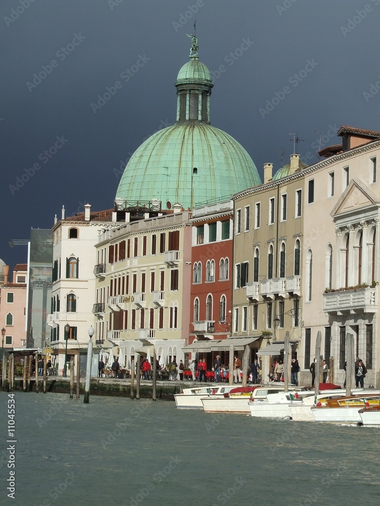 Venise avant l'orage - Coupole et  grand canal
